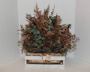 lot 220 image: Dried Floral Arrangment