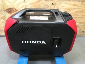 lot 19 image: Honda 3200-Watt 120-Volt Recoil Start Gas Fuel-Injected Engine Inverter Generator wCO-MINDER wa Powerful Honda GX130