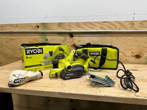 lot 89 image: RYOBI 6 Amp Corded 3-14 in. Hand Planer with Dust Bag
