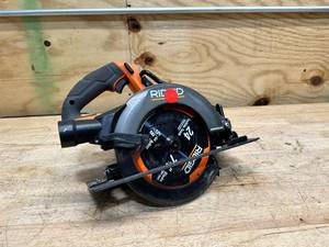 lot 99 image: RIDGID 18V Brushless Cordless 7-14 in. Circular Saw (Tool Only)