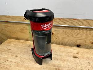 lot 154 image: MILWAUKEE M18 FUEL 18-Volt Lithium-Ion Brushless 1 Gal. Backpack Vacuum (Tool Only)