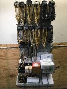 lot 163 image: Lot of Various Items of Jewelry