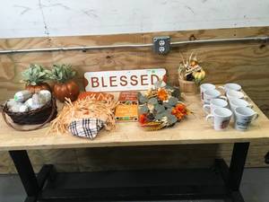 lot 170 image: Lot of Autumn Decorations