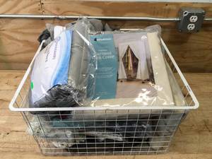 lot 179 image: Lot of Pillow Cases and Other Items