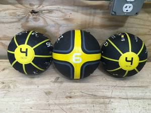 lot 187 image: Lot of 3 - Exercise Medicine Balls