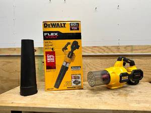 lot 199 image: DeWALT FLEXVOLT 60V MAX 125 MPH 600 CFM Brushless Cordless Battery Powered Blower (Tool Only)
