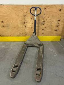 lot 26 image: WESCO Pallet Jack