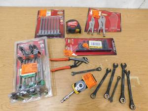 lot 54 image: HAND TOOL LOT
