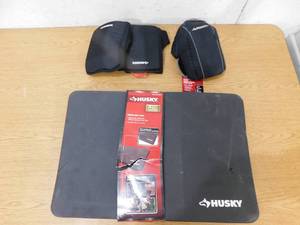 lot 65 image: KNEE PADS WITH KNEELING PAD