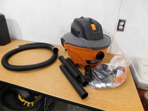 lot 17 image: RIDGID 6 Gallon 3.5 Peak HP NXT Shop Vacuum Wet Dry Vac