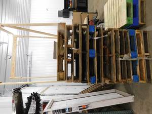 lot 185 image: (14) PALLETS