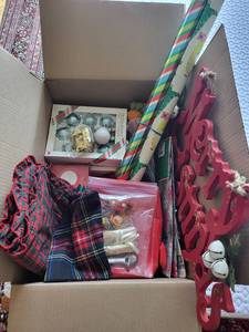 lot 43 image: Crochet Pumpkin & Festive Decor Set