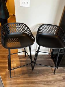 lot 82 image: Set of 2 Modern Black Bar Counter-Height Stools