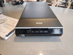 lot 6 image: Epson Perfection V550 Photo Scanner
