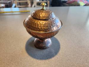 lot 26 image: Hammered Copper Decorative Dish