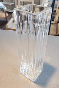 lot 67 image: Elegant Ribbed Crystal Vase 14