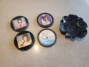 lot 73 image: Vinyl Record Coaster Set with Bowl