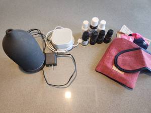 lot 76 image: Vitruvi Diffuser & Essential Oil Set