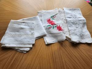 lot 85 image: Vintage Linen Table Runner Set