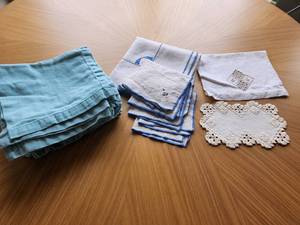 lot 86 image: Assorted Vintage Linens Lot