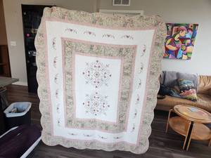 lot 88 image: Floral Quilt and Woven Throw Set