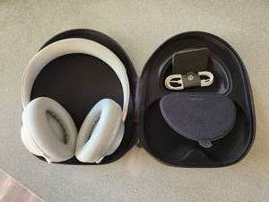 lot 96 image: Bose 700 Noise-Cancelling Headphones