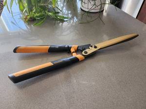 lot 103 image: Fiskars PowerGear2 Hedge Shear