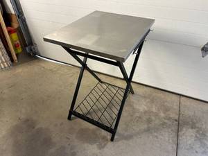 lot 18 image: Ooni Folding Pizza Oven Table with Stainless Top - Display Model