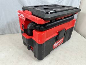 lot 25 image: Milwaukee M18 18-Volt Packout 2.5 Gallon WetDry Vacuum