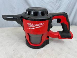 lot 28 image: Milwaukee M18 18-Volt Lithium-Ion Cordless Compact Vacuum