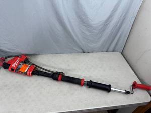 lot 31 image: Milwaukee Trapsnake 6 ft Toilet Auger