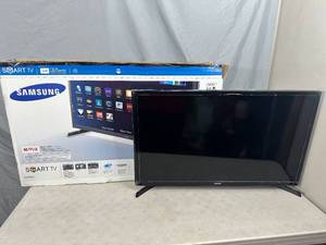 lot 34 image: 32 inch Samsung LED Smart TV - No Cord