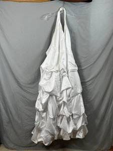 lot 45 image: Davids Bridal Wedding Dress - Size 18W