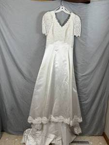 lot 46 image: Wedding Dress - Unknown Size