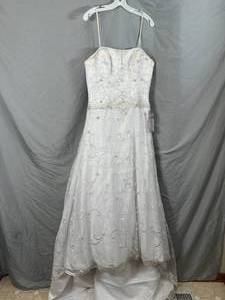 lot 47 image: Da Vinci Wedding Dress - Size 16 - $900 Price Tag