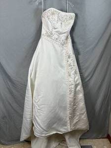 lot 49 image: Mori Lee Wedding Dress - Size 14 - $764 Price Tag