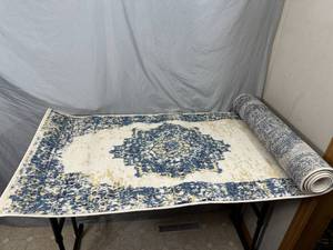 lot 86 image: New 2 x 12 ft Rug