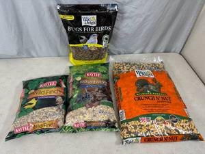 lot 94 image: 4 New Bags of Bird and Wildlife Food