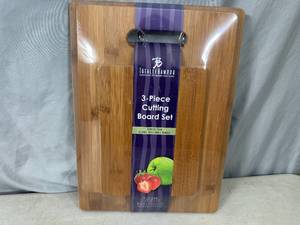 lot 100 image: New 3 Pc Bamboo Cutting Board Set