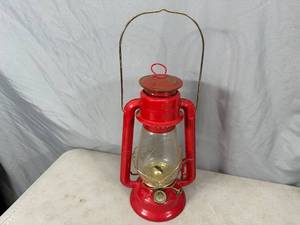 lot 108 image: Dietz No. 20 Railway Lantern