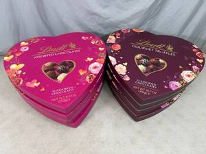 lot 178 image: 8 New Cases of Lindt Lindor Chocolate Truffles
