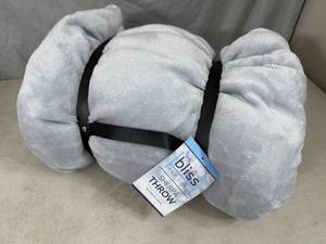 lot 186 image: New Bliss Sherpa Throw Blanket