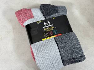 lot 188 image: 4 New Pairs Realtree Wool Blend Socks