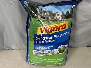 lot 194 image: New 14 lb Bag of Vigaro Crabgrass Preventer and Lawn Fertilizer