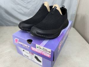 lot 207 image: New Skechers Memory Foam Shoes - Size 5.5