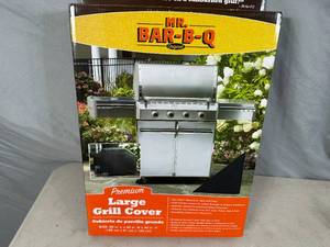 lot 222 image: New Large Grill Cover