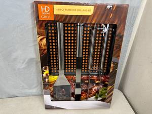 lot 262 image: New 4 Piece BBQ Grilling Tool Set with Grill Pan