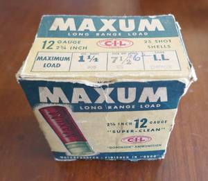 lot 3 image: Vintage MAXUM 12 ga shotgun shell box