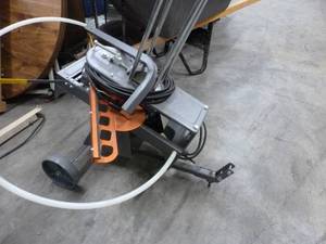 lot 14 image: Like New Champion auto feed Clay pigeon target thrower