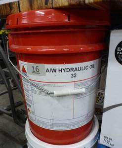 lot 16 image: Unopened 5 gallon bucket of CITGO 32 Hydraulic Oil